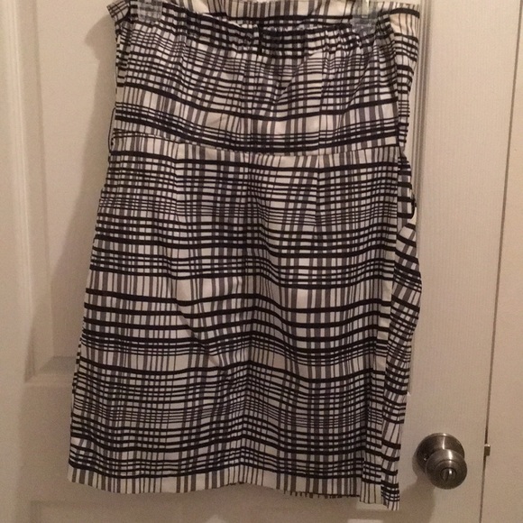 Forever 21 Black and White Strapless Dress EUC - Picture 2 of 4