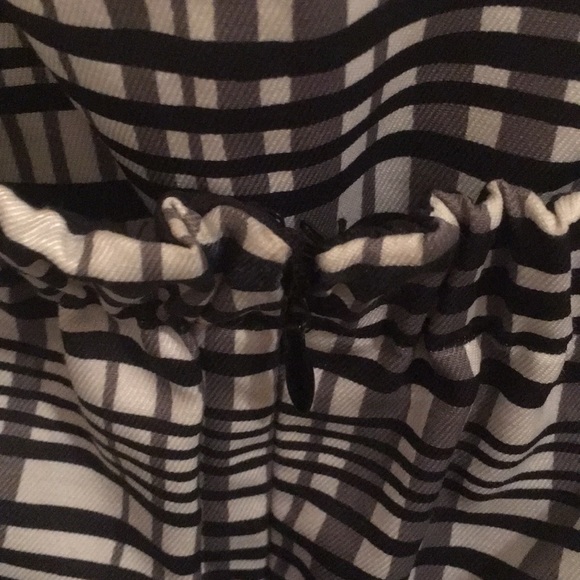 Forever 21 Black and White Strapless Dress EUC - Picture 3 of 4