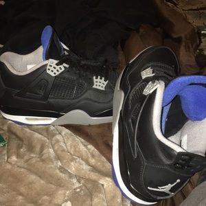 “Alternate 4s” Jordan’s blue black and grey