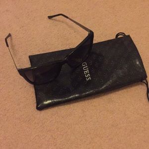 GUESS SUNGLASSES