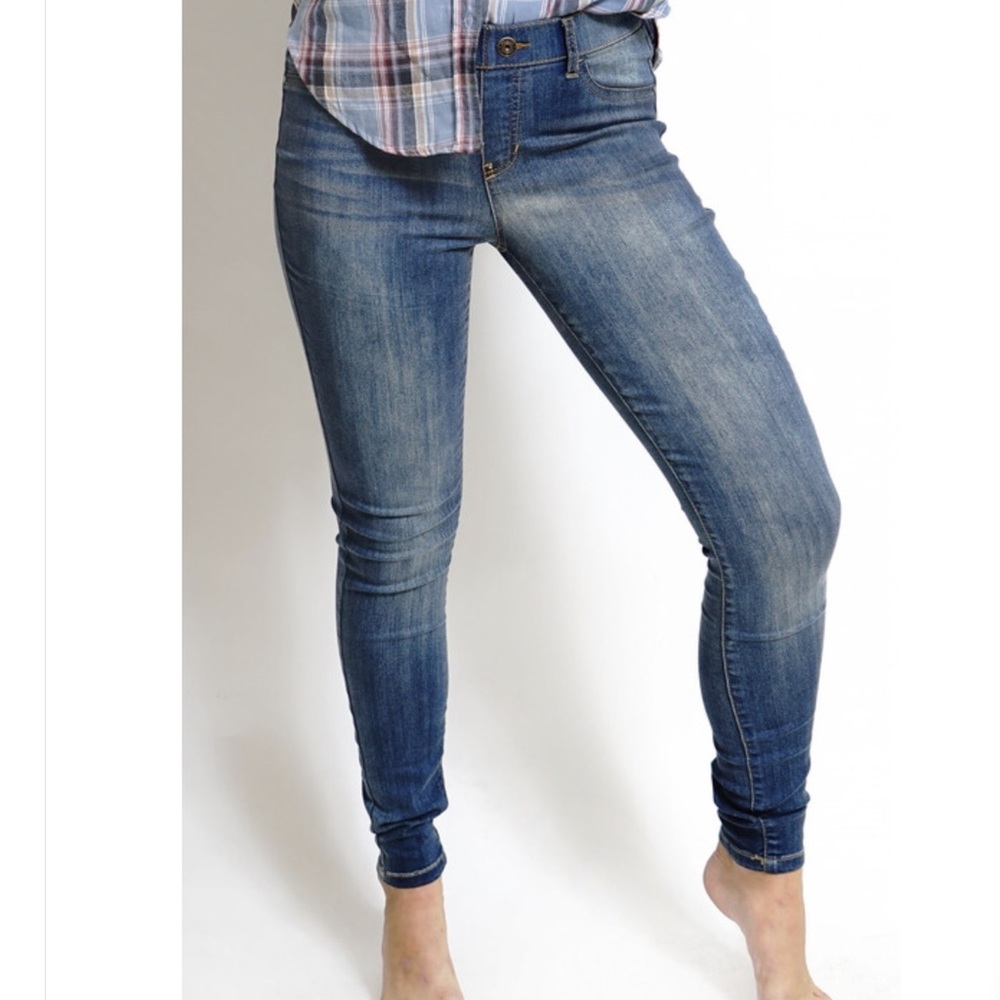 LIGHT BLUE DENIM JEANS