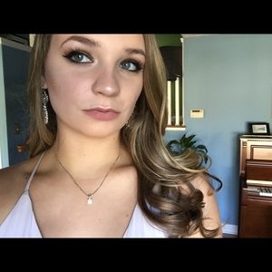 Meet your Posher, Devin