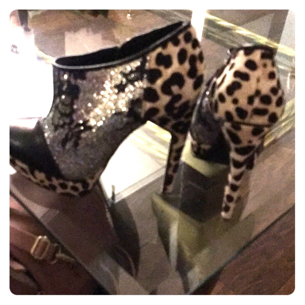 Rachel Roy leopard glitter style