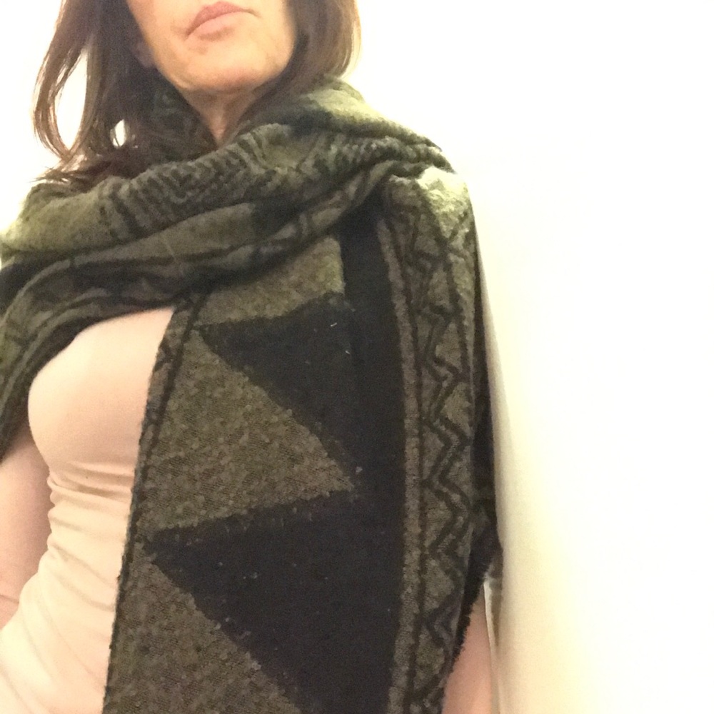 Large, soft wool/viscose pashmina