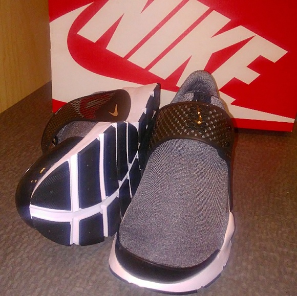 Women's Nike Sock Dart SE (Sz 8) - Picture 4 of 8