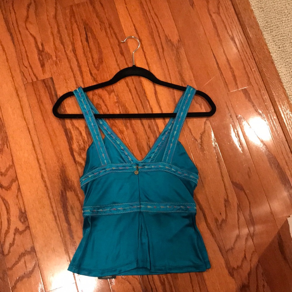 Top - Picture 2 of 4