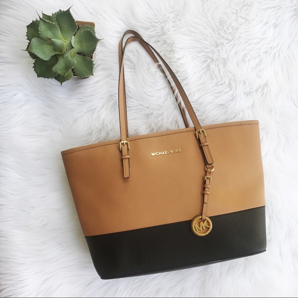 Michael Kors Handbags - Michael Kors // jet set travel medium leather tote