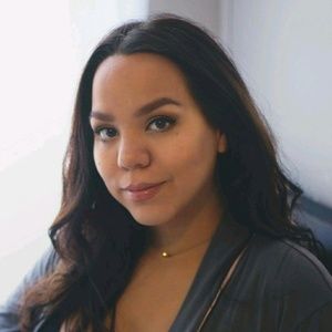 Meet your Posher, Dayana