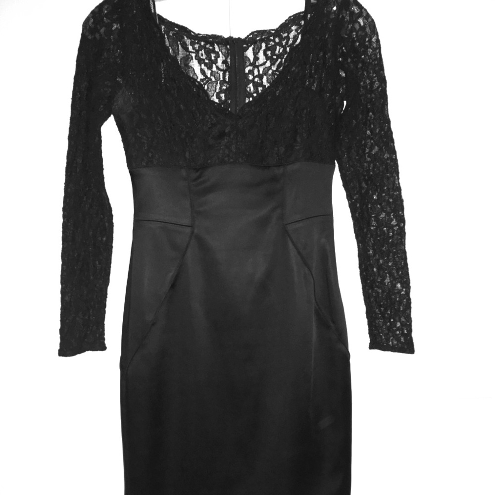 Lace fitted dress long sleeve