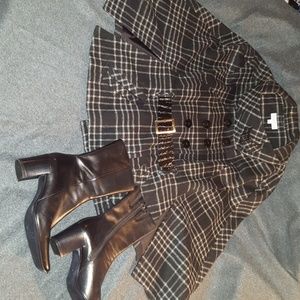 Beautiful sleek heavy wool black and ivory cape.