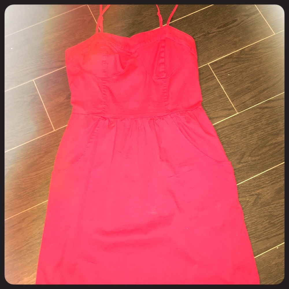 Short pocket straps dress