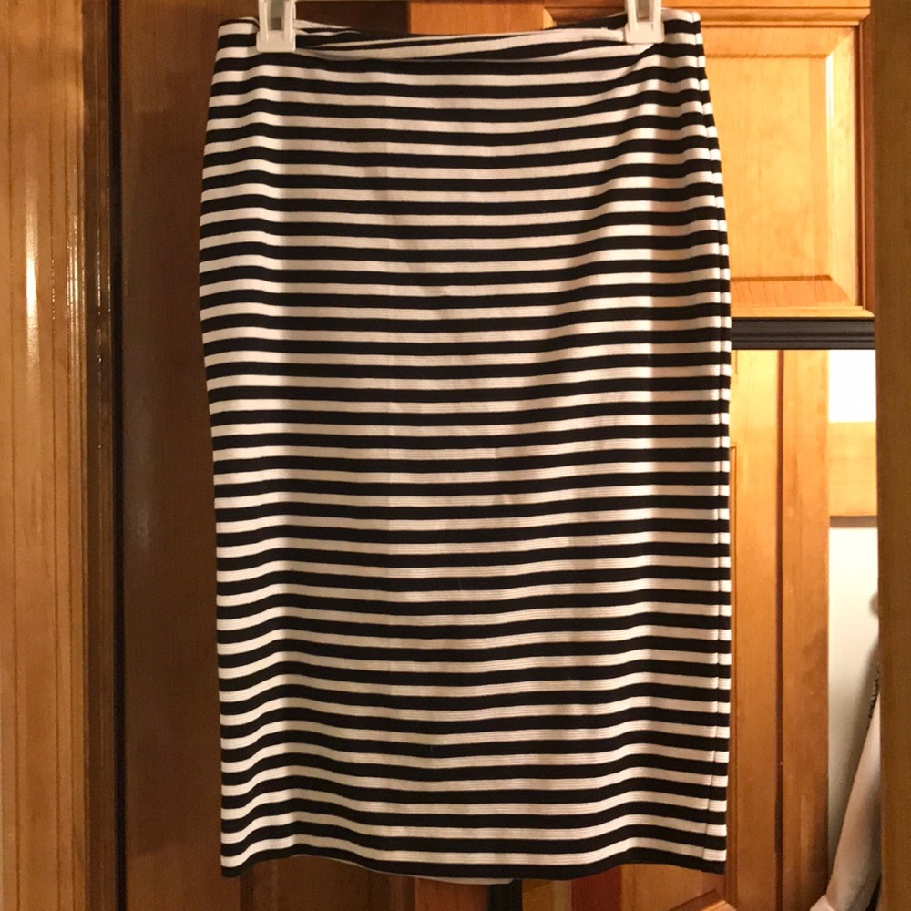 Knee Length White and Black Stripe Stretch Skirt