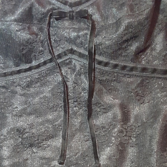 Black lace tank top - Picture 3 of 4