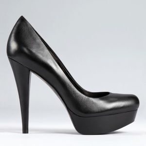 GUESS Adriena Black Leather Pumps