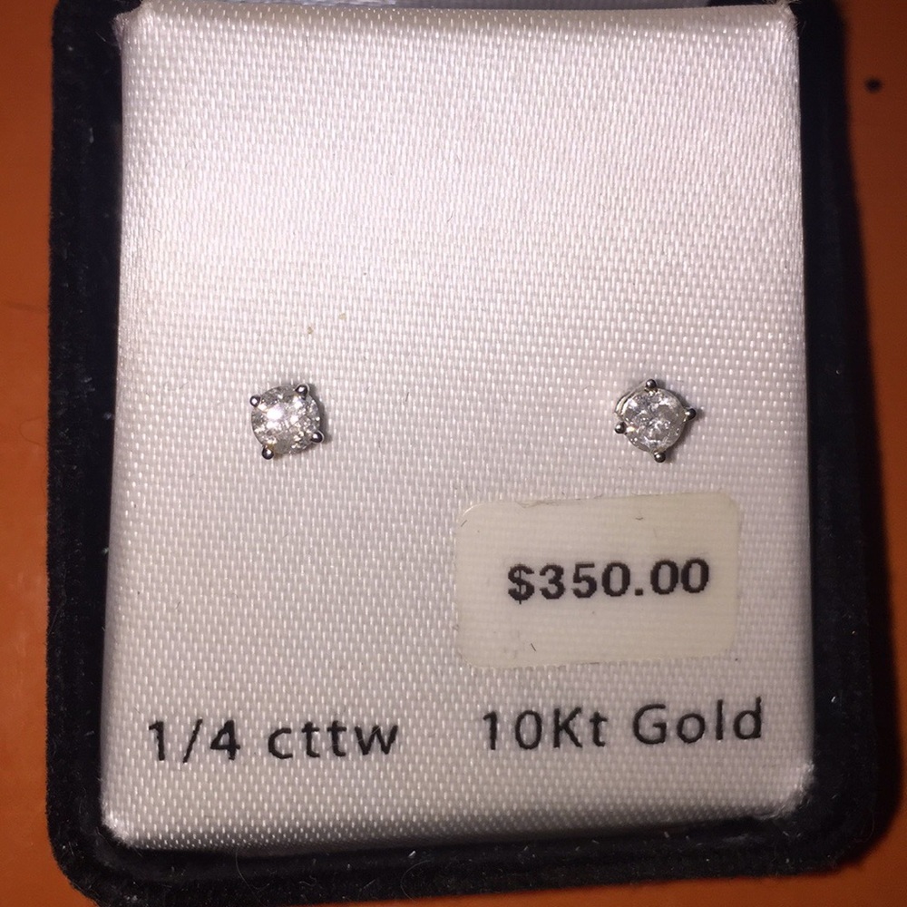 10Kt Gold (1/4 cttw) Earrings