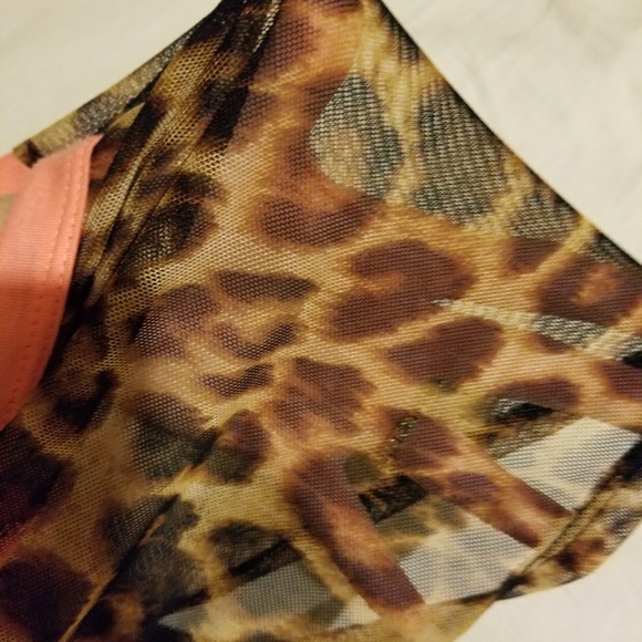 TFTS peach leopard shortsleeve blouse - Picture 2 of 3