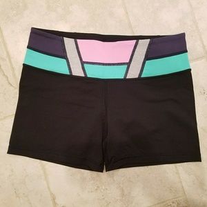 Beautiful! Lulu Lemon sz 8 spandex shorts