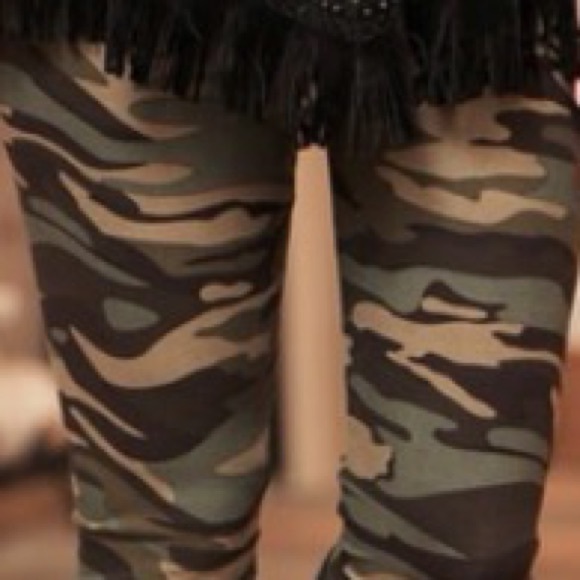 Last One Camo Leggings - Picture 4 of 5