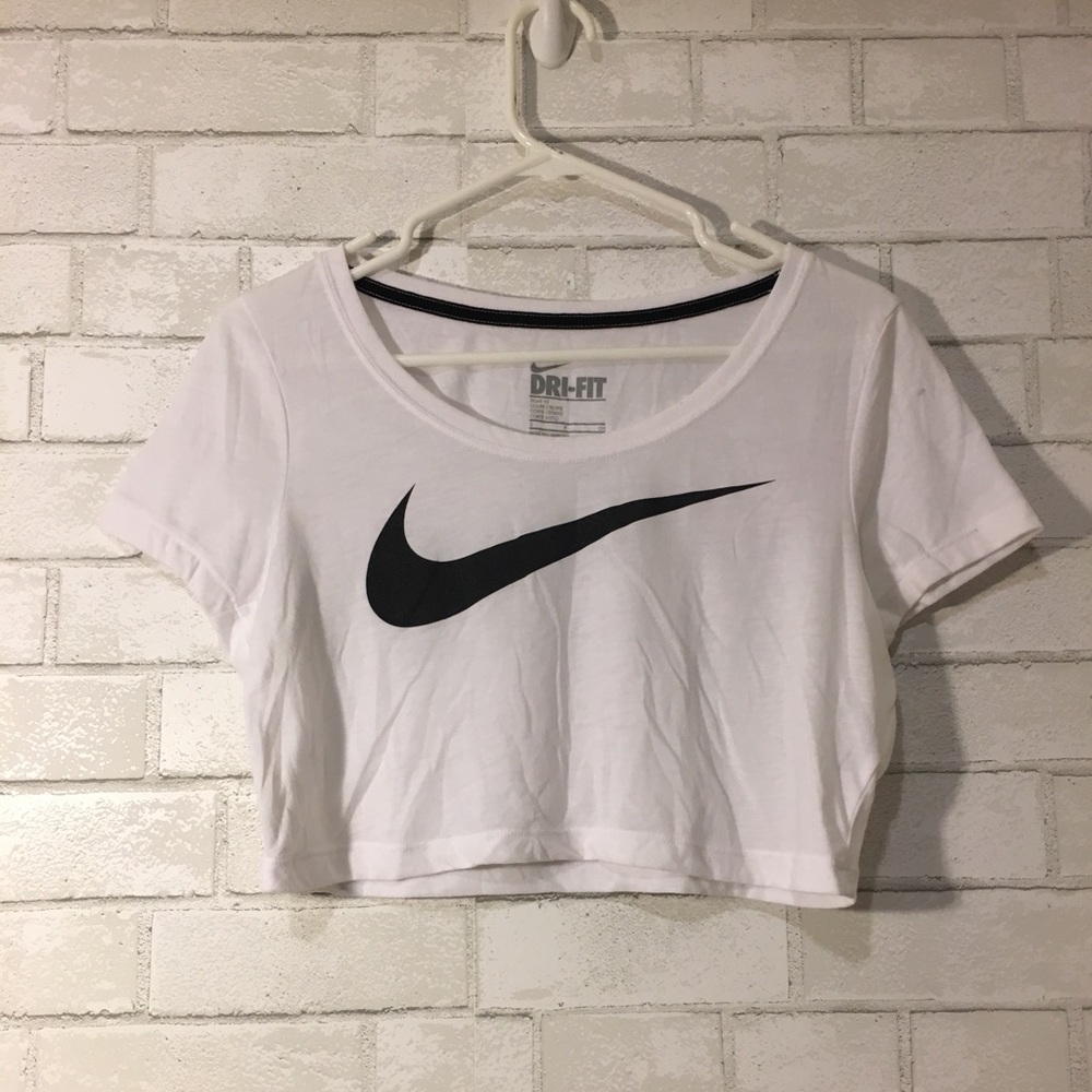 CROPPED NIKE SHIRT
