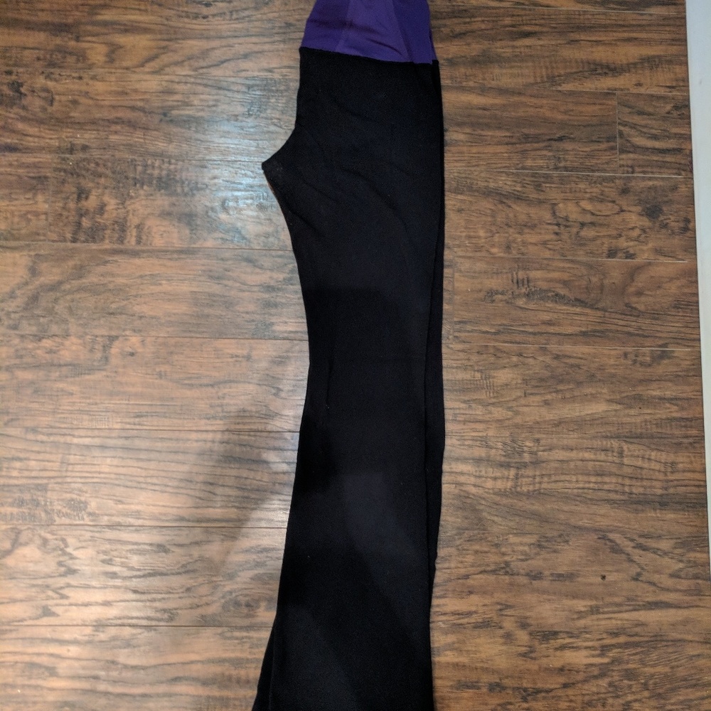 Black Lululemon yoga pants
