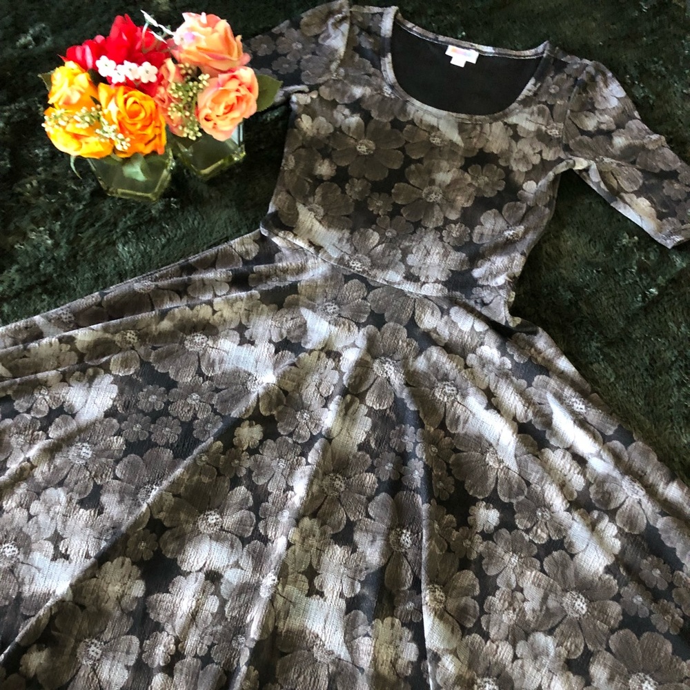 Beautiful floral Lularoe Nicole