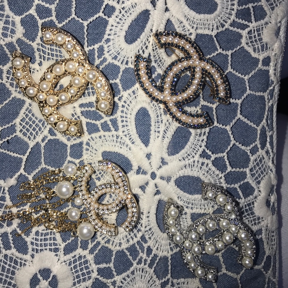 Bundle of three pins