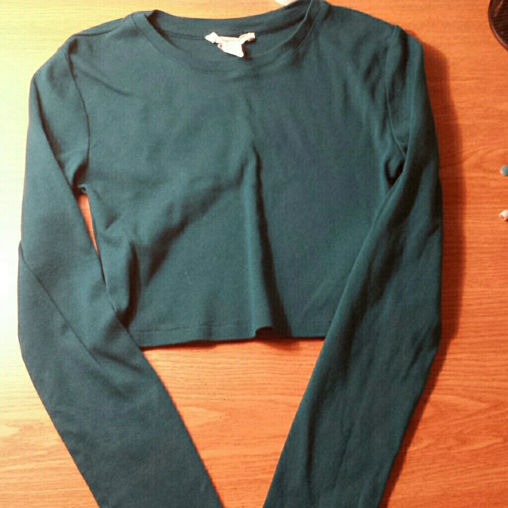 Crop-top long sleeve shirt