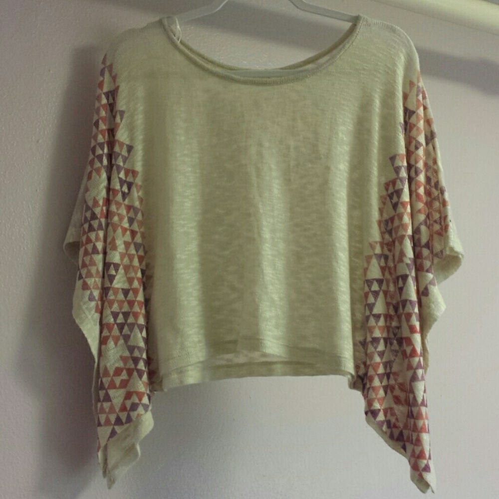 Tribal printed sweater with flowing sleeves
