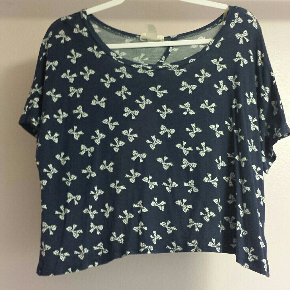 Bow-tie navy open-backed shirt