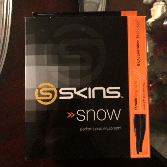 Women’s SKINS Snow Compression leggings NWT - Picture 2 of 3