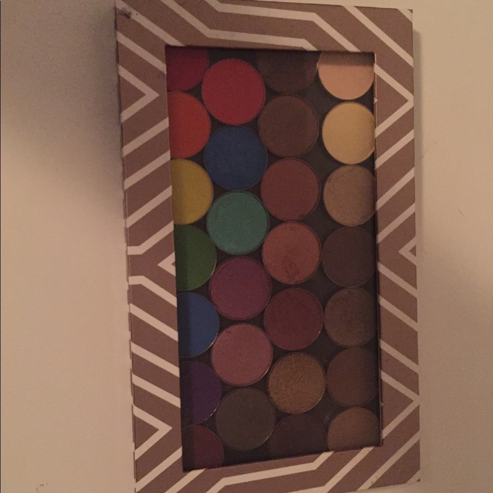 Z•Palette with multiple eyeshadows
