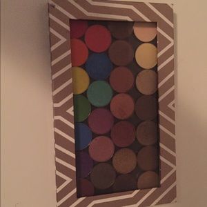 Z•Palette with multiple eyeshadows