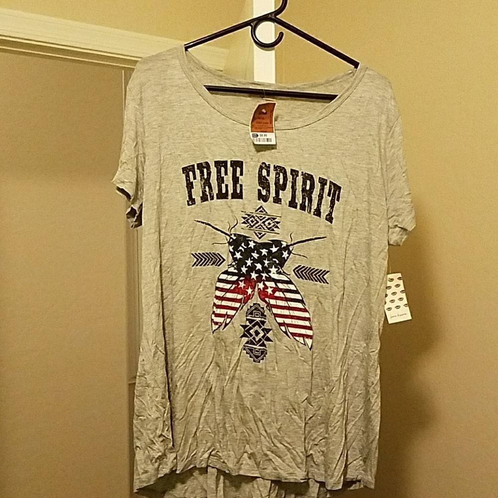 NWT Women's 1x Free Kisses t shirt