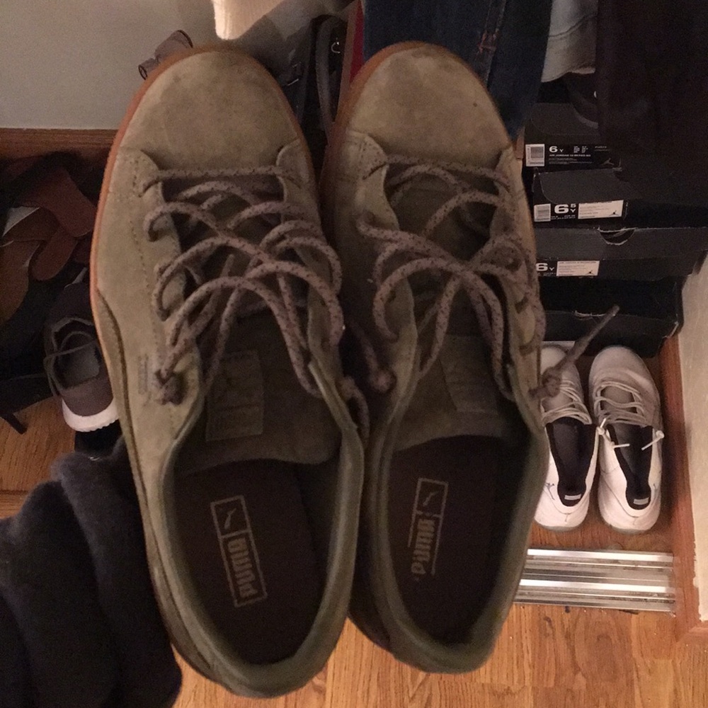 Olive green and tan pumas