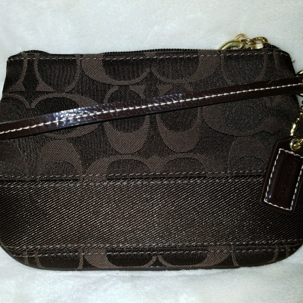 Coach☕Chocolate Brown C Wristlet