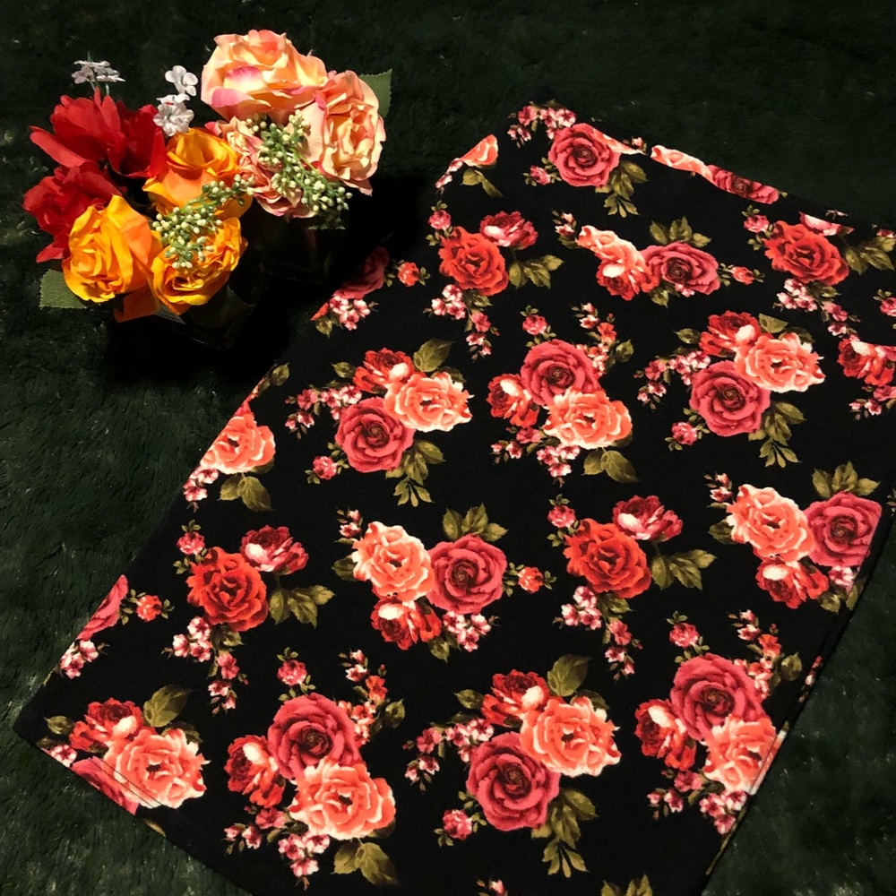 Lularoe Cassie Unicorn 🦄 Roses🌹