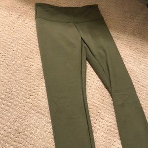 Green lululemon wonder under leggings