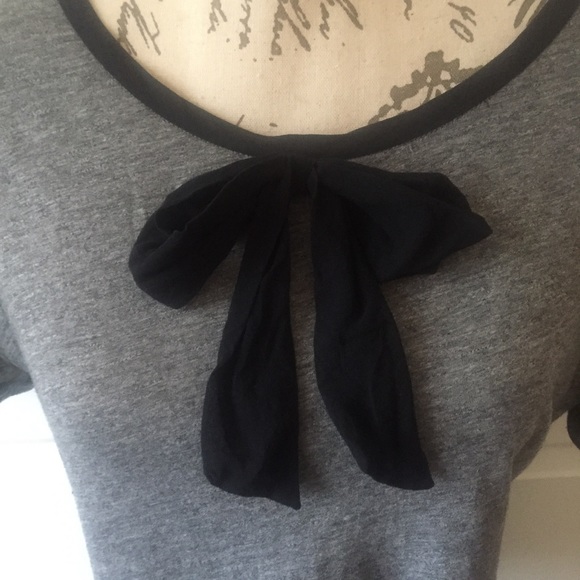 J Crew Roll Sleeve T-Shirt Bow Medium Gray Black - Picture 3 of 8