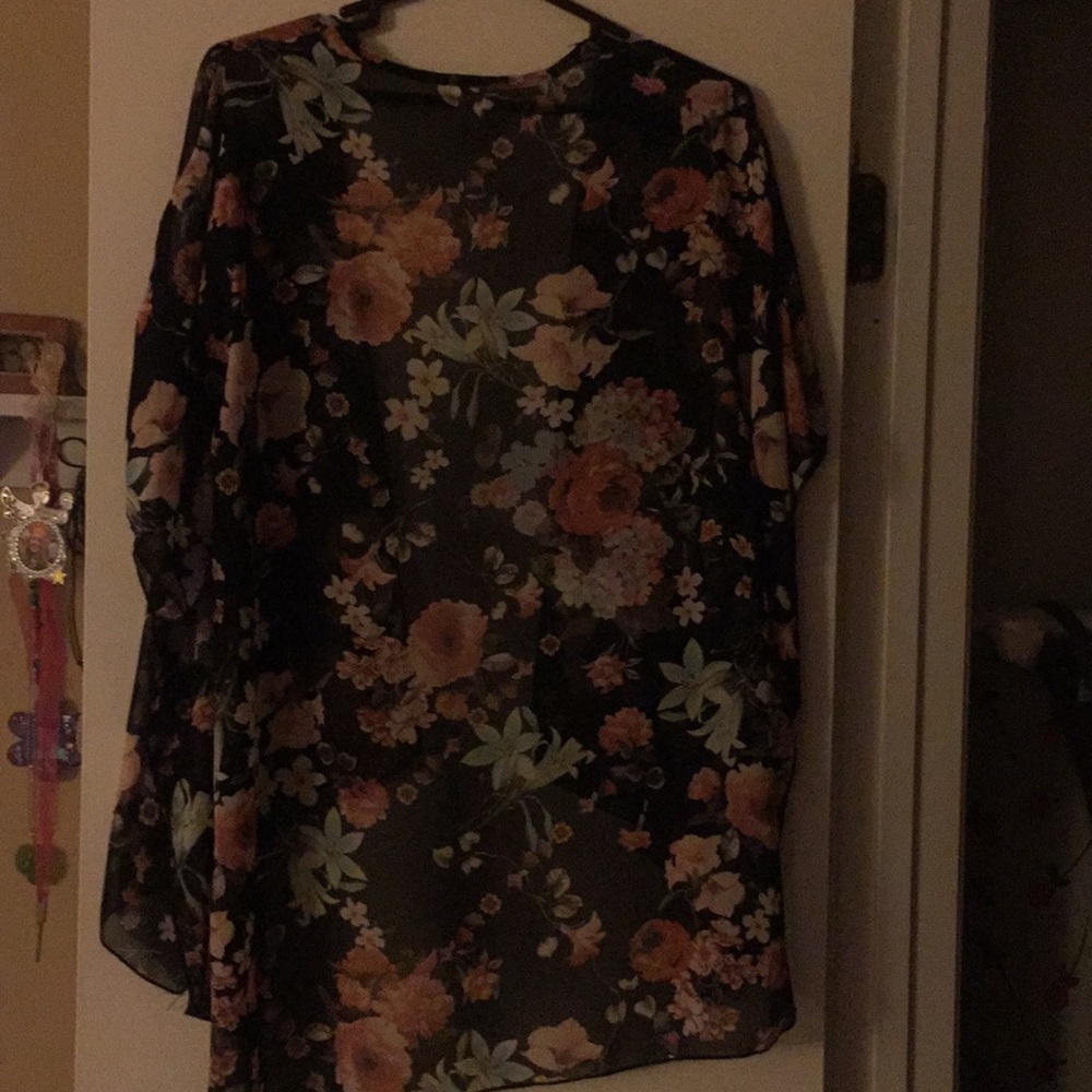 Sheer kimono type top