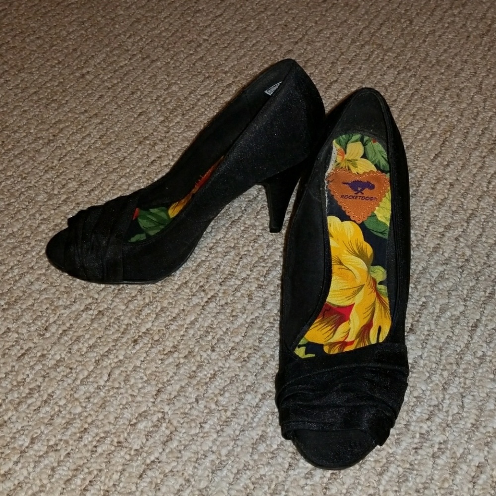 Rocket Dog Satiny Finish Black Peep Toe Pump