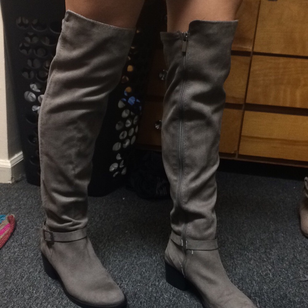 Grey thigh boots!