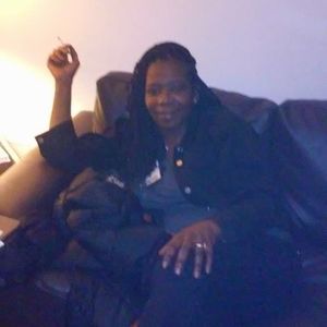 Meet your Posher, Cynthia