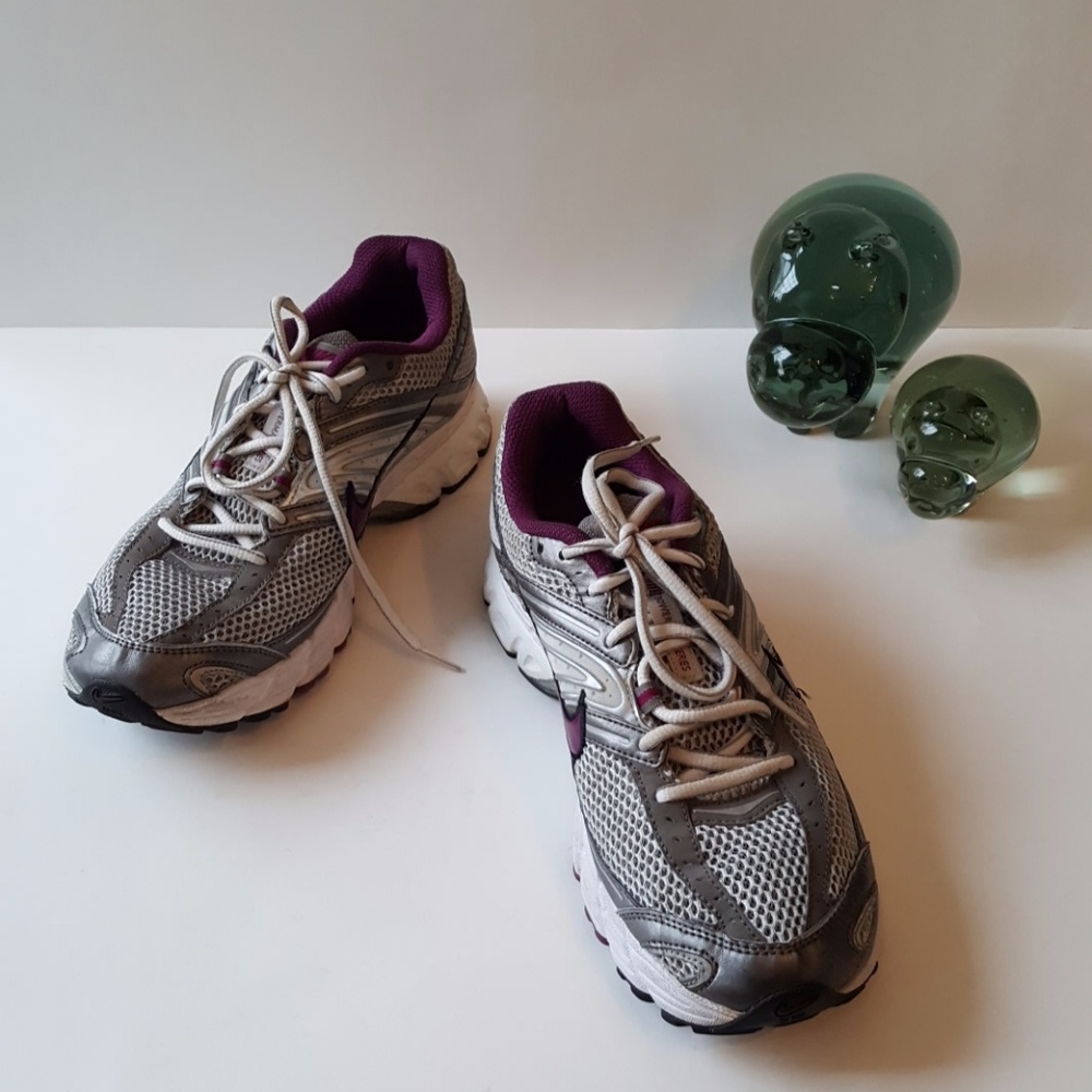 *SOLD* NIKE Women's Moto 6 Running Shoes