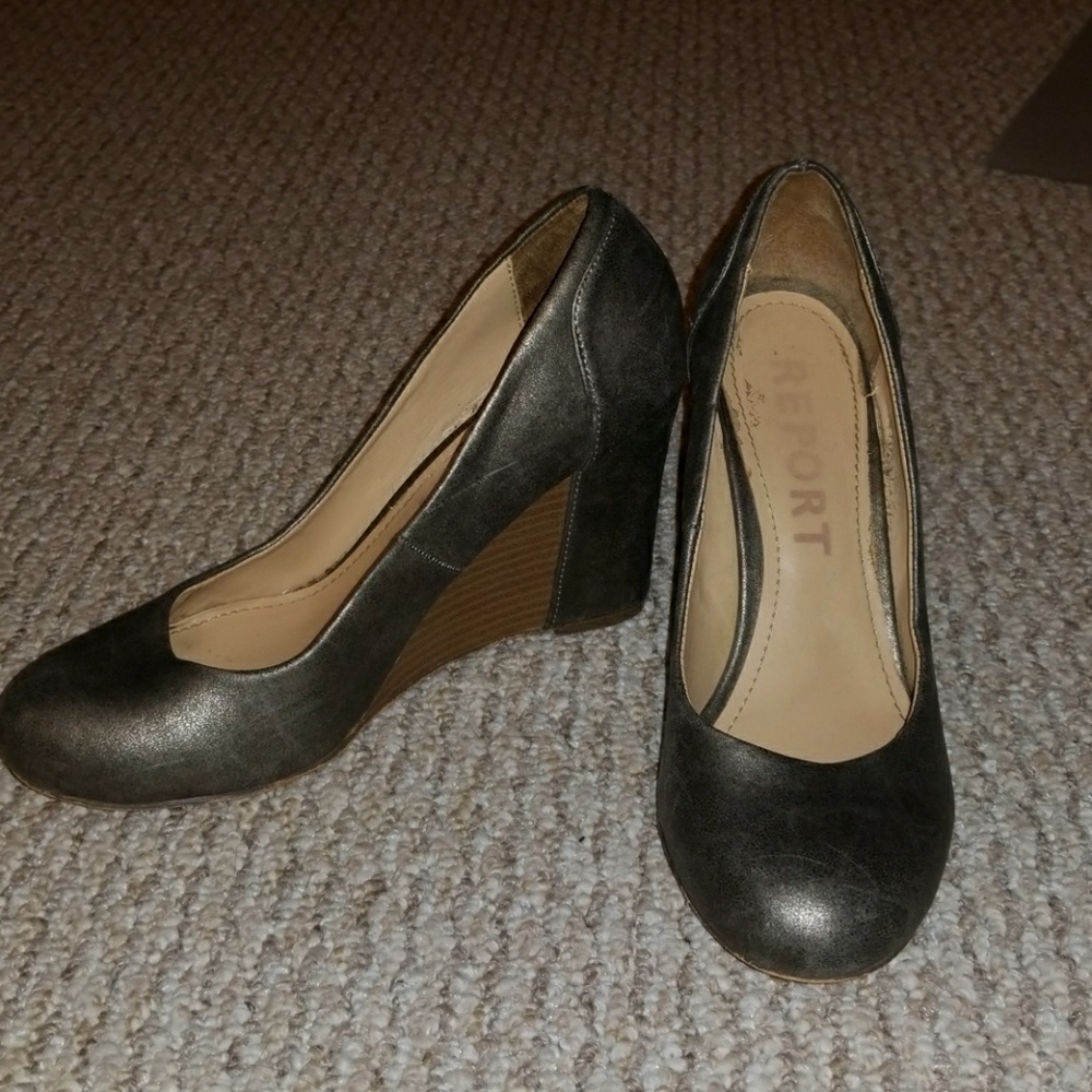 Report Pewter Round Toe Wedge Pumps, Size 8