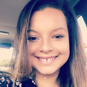 Meet your Posher, Hallie