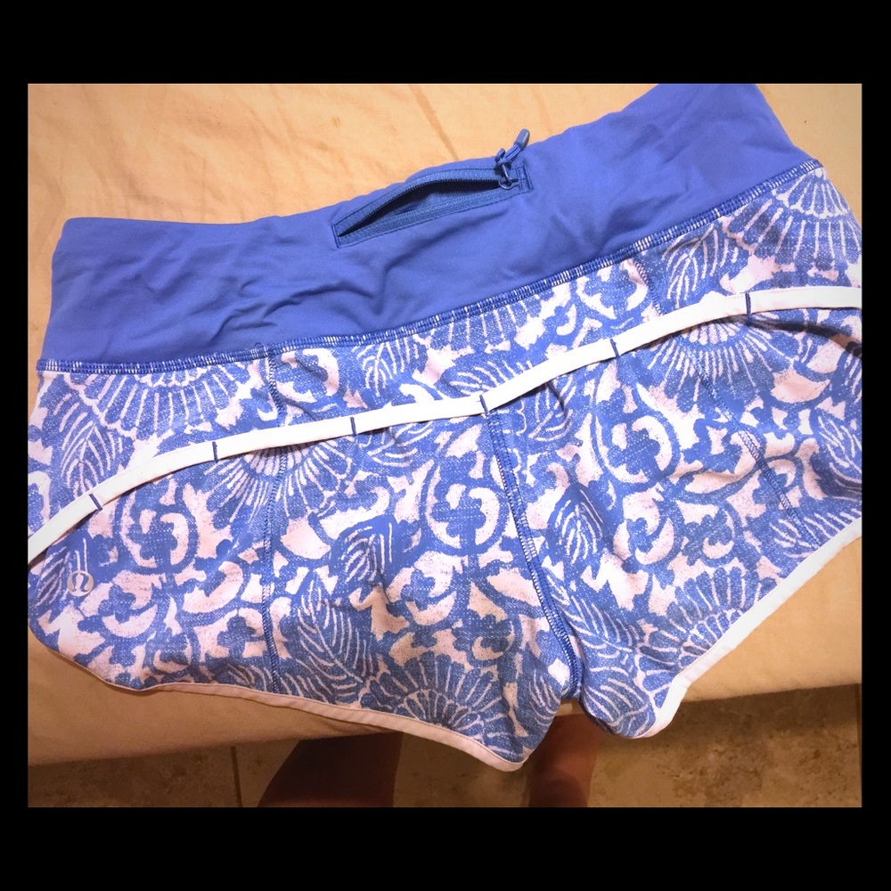 Lululemon blue floral shorts size 4