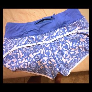 Lululemon blue floral shorts size 4