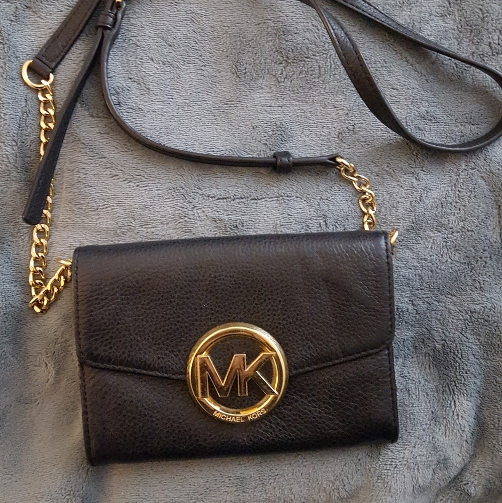 ""!!SALE !!"Black crossbody Michael Kors bag