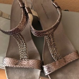 Bandolino strappy wedges