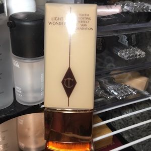 Charlotte Tilbury Light Wonder Foundation 6 medium